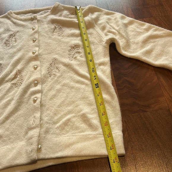 Creamy White Vintage Seashell 1950s Style Pearl Button Cardigan small-medium - Picture 8 of 10
